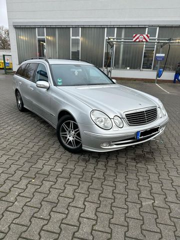 Mercedes-Benz Mercedes e-Klasse 200 Benzin Kompressor Av...