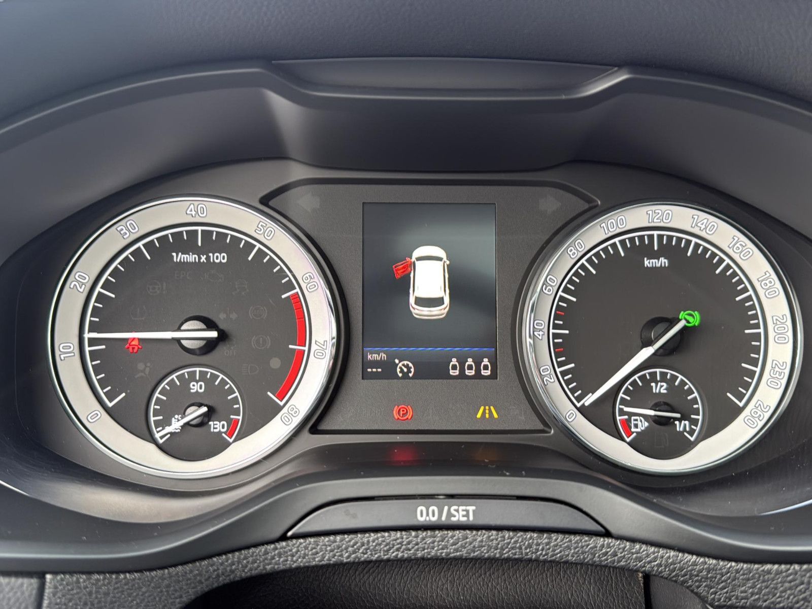 Fahrzeugabbildung SKODA Karoq Style/ Ambiente/ 1. Hand