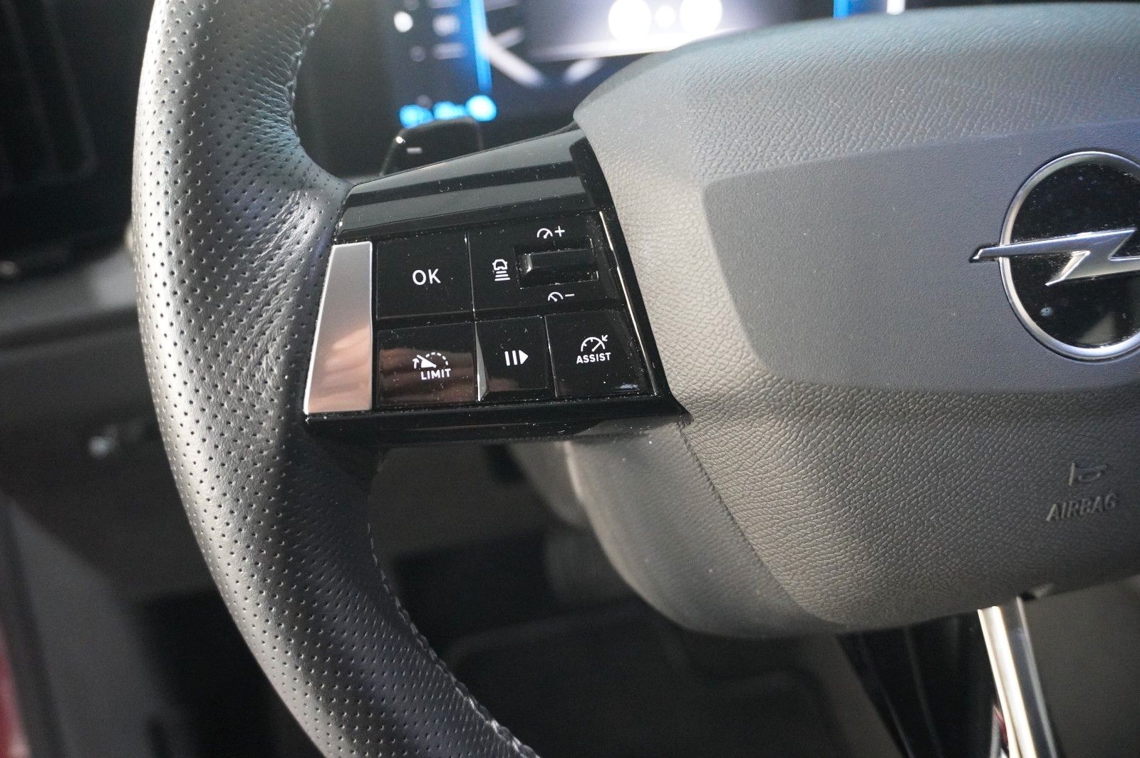 Fahrzeugabbildung Opel Astra L Lim. 1.6 HYBRID ELEGANCE NAVI/KAMERA/AHK