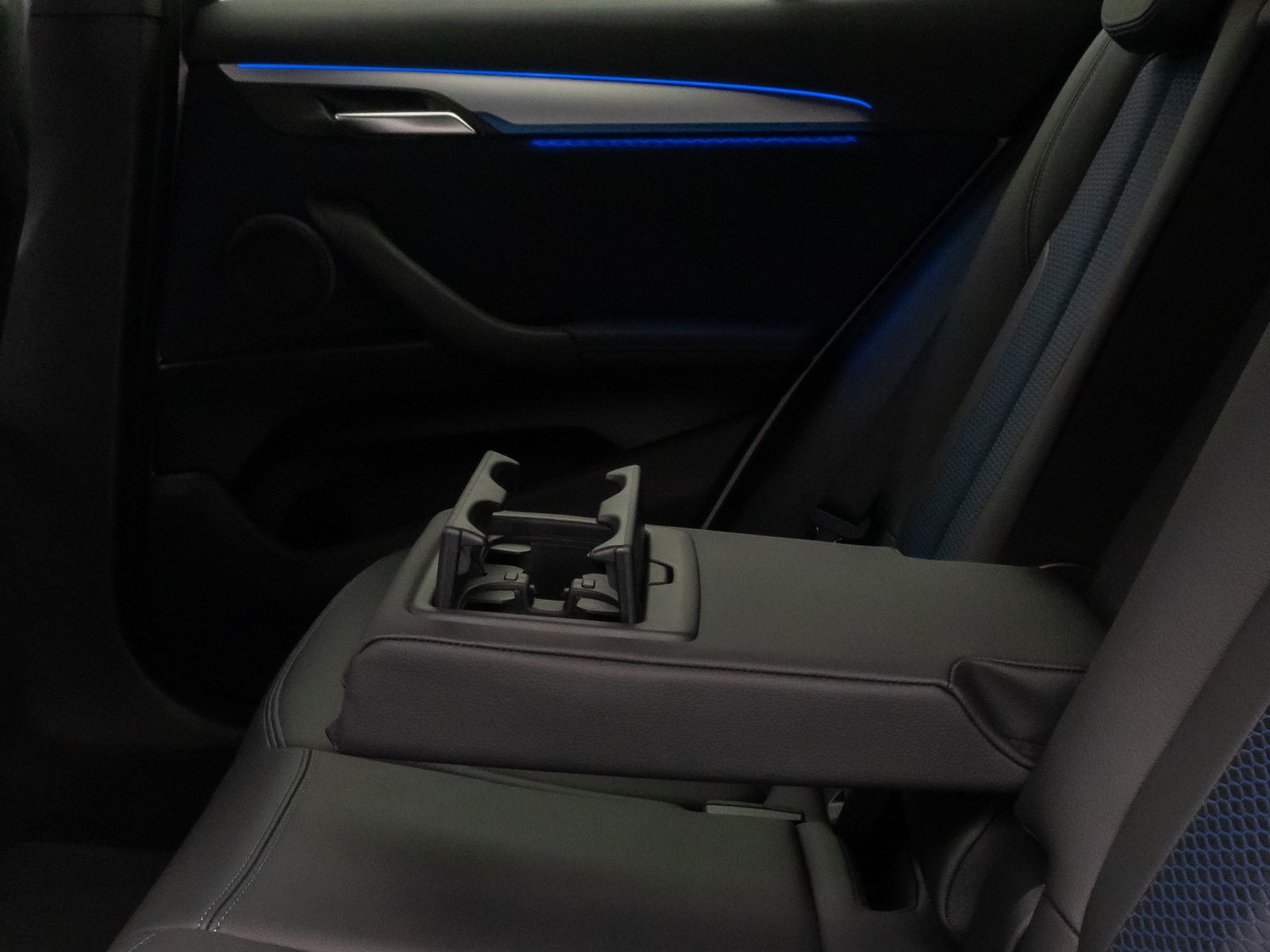 Fahrzeugabbildung BMW X2 xD20i M Sport Kamera HUD DAB Navi+ Alarm 19"