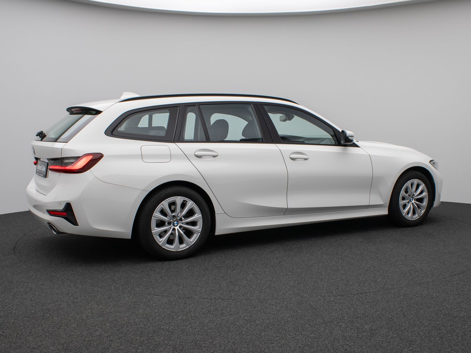 Fahrzeugabbildung BMW 320d Panorama DAB HiFi Stop&Go Alarm AHK PDC