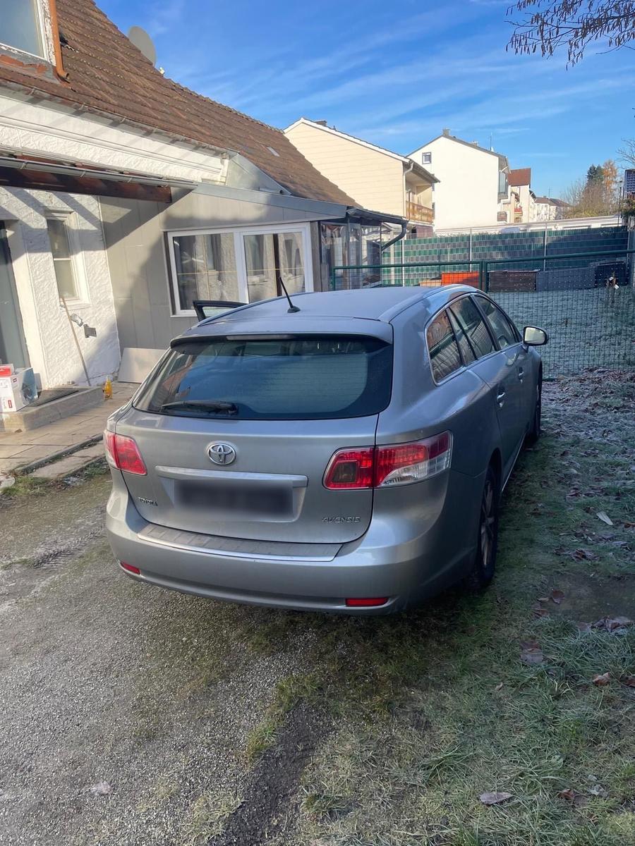 Toyota Avensis 2010 — photo 8