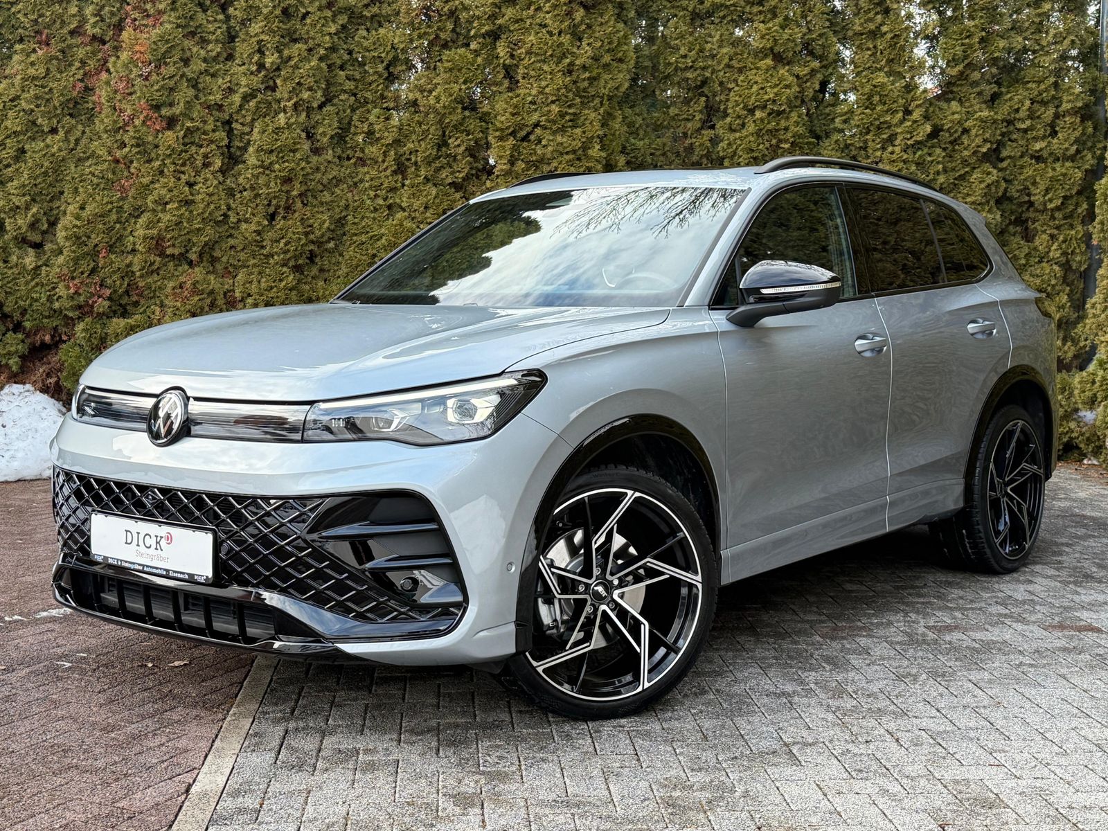 Fahrzeugabbildung Volkswagen Tiguan 2.0TSI DSG 4M R-Line MATRIX+PANO+AHK+360°