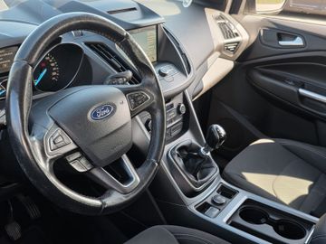 Ford Kuga - 12