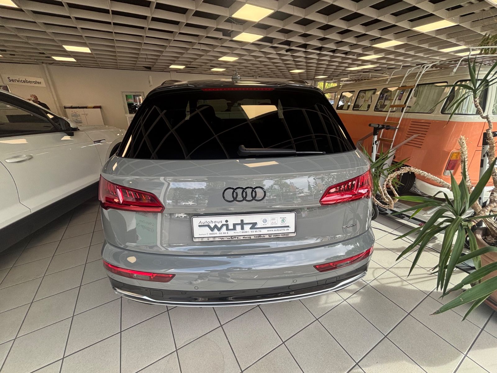 Fahrzeugabbildung Audi Q5 40 TDI quattro KAM NAV S-LINE