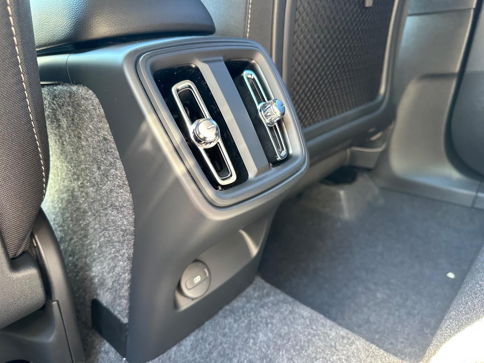 Volvo XC40 B3 BLACK EDT PLUS+360°CAM+LED+HK SOUND+20"