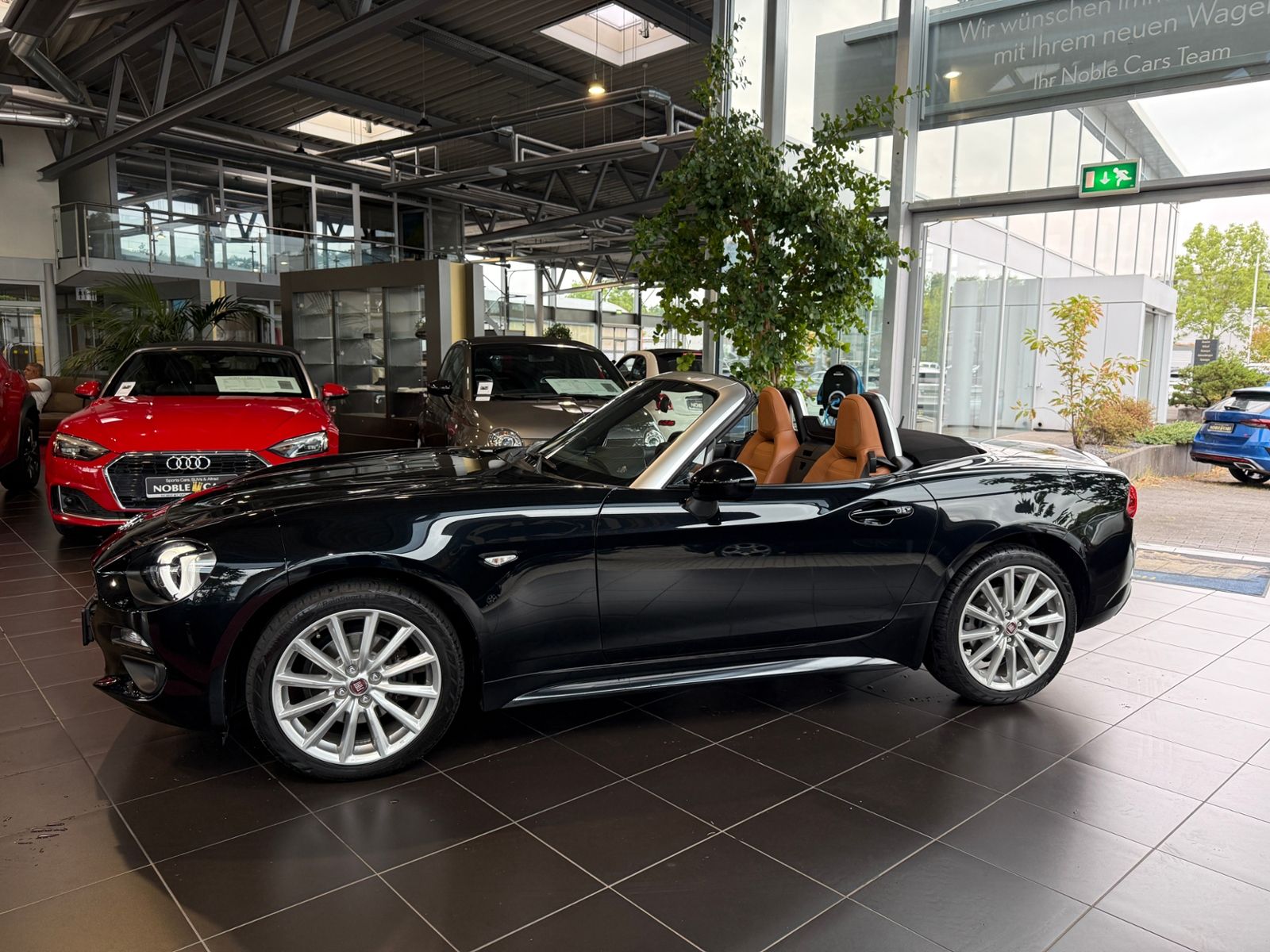 Fahrzeugabbildung Fiat 124 Spider Lusso KAM LED NAVI