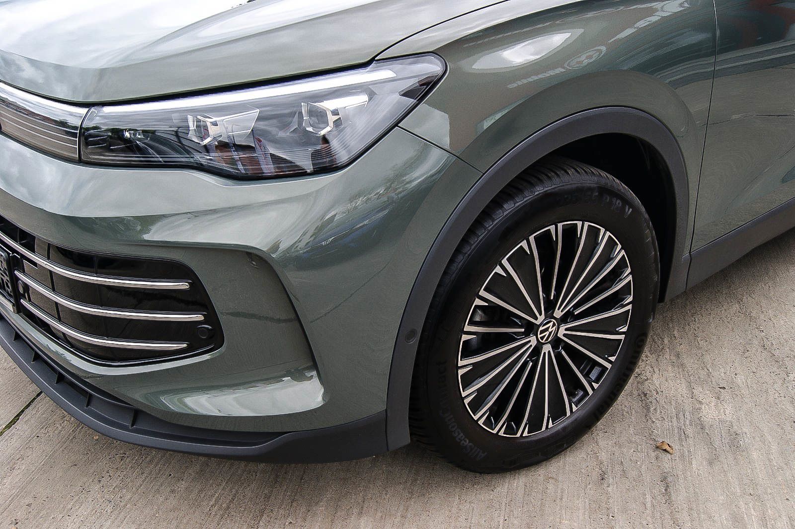Fahrzeugabbildung Volkswagen Tiguan 1.5 eTSI 110 kW Elegance ANHZV CIPRESSINO