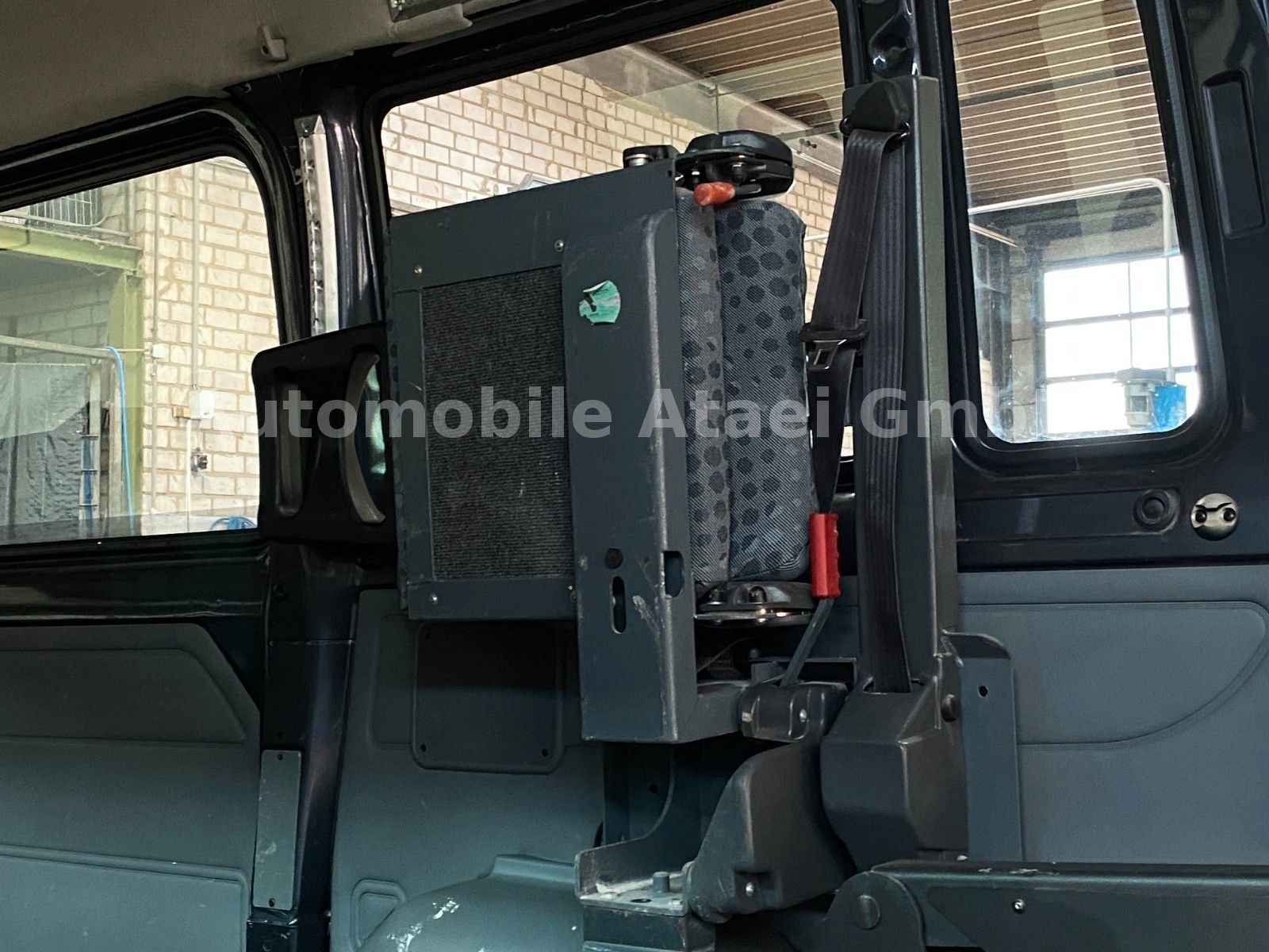 Fahrzeugabbildung Ford Transit Kombi 300 *Rollstuhl-Lift* STANDHZG.2534