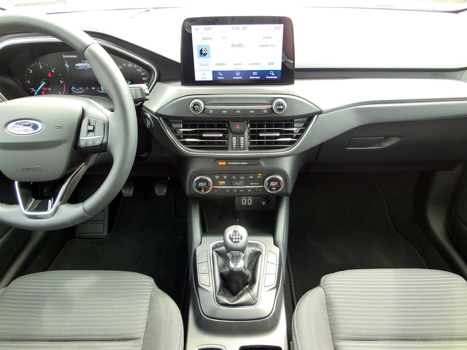 Fahrzeugabbildung Ford Focus Turnier Titanium *Navi*Key-Free*LED*PPS*