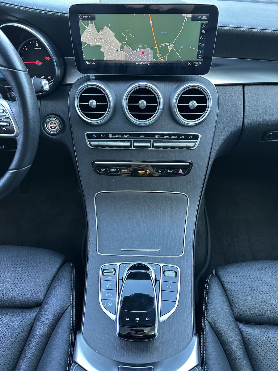 Fahrzeugabbildung Mercedes-Benz C 220d T Avantgarde NAV+LED+PANORAMA+DISTRONIC