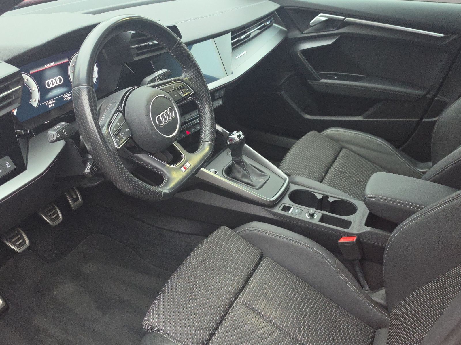 Fahrzeugabbildung Audi A3 Sportback 30 TDI S line LED AHK Kamera