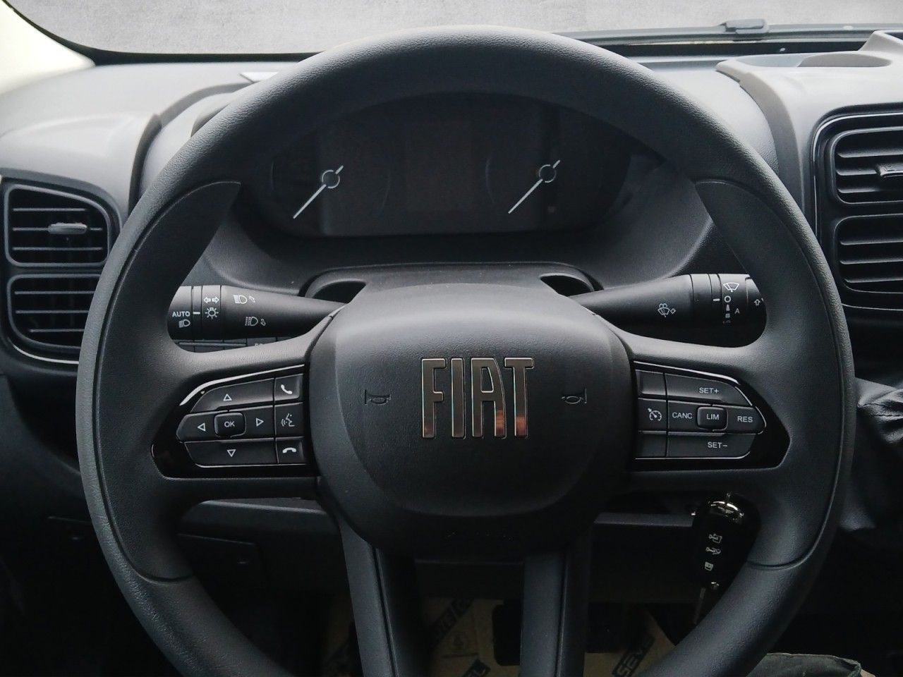 Fahrzeugabbildung Fiat Ducato H2 Kastenwagen 35 L3H2 140 - Kamera uvm.