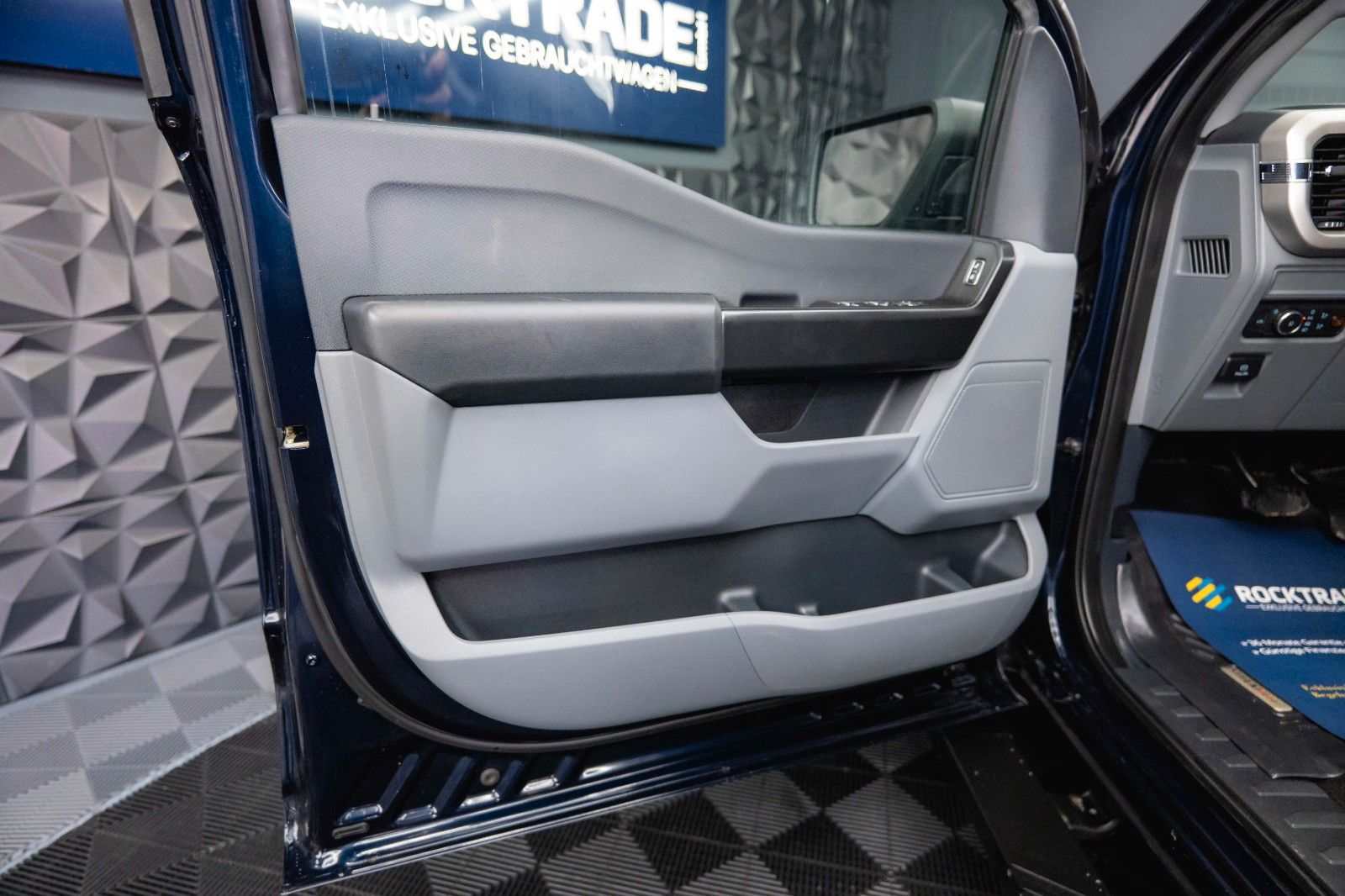 Fahrzeugabbildung Ford F150 5.0L V8 4x4 Offroad SuperCrew RAPTOR 19%