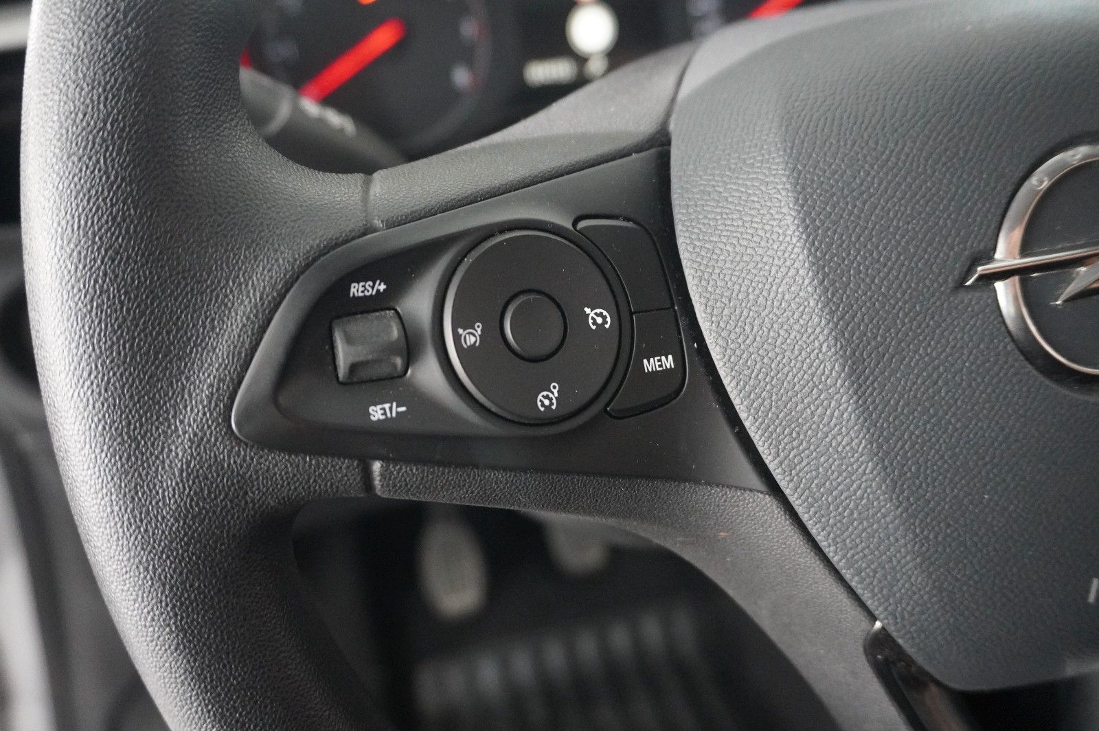 Fahrzeugabbildung Opel Corsa F 1.2 EDITION KLIMA/USB/TEMP./BT
