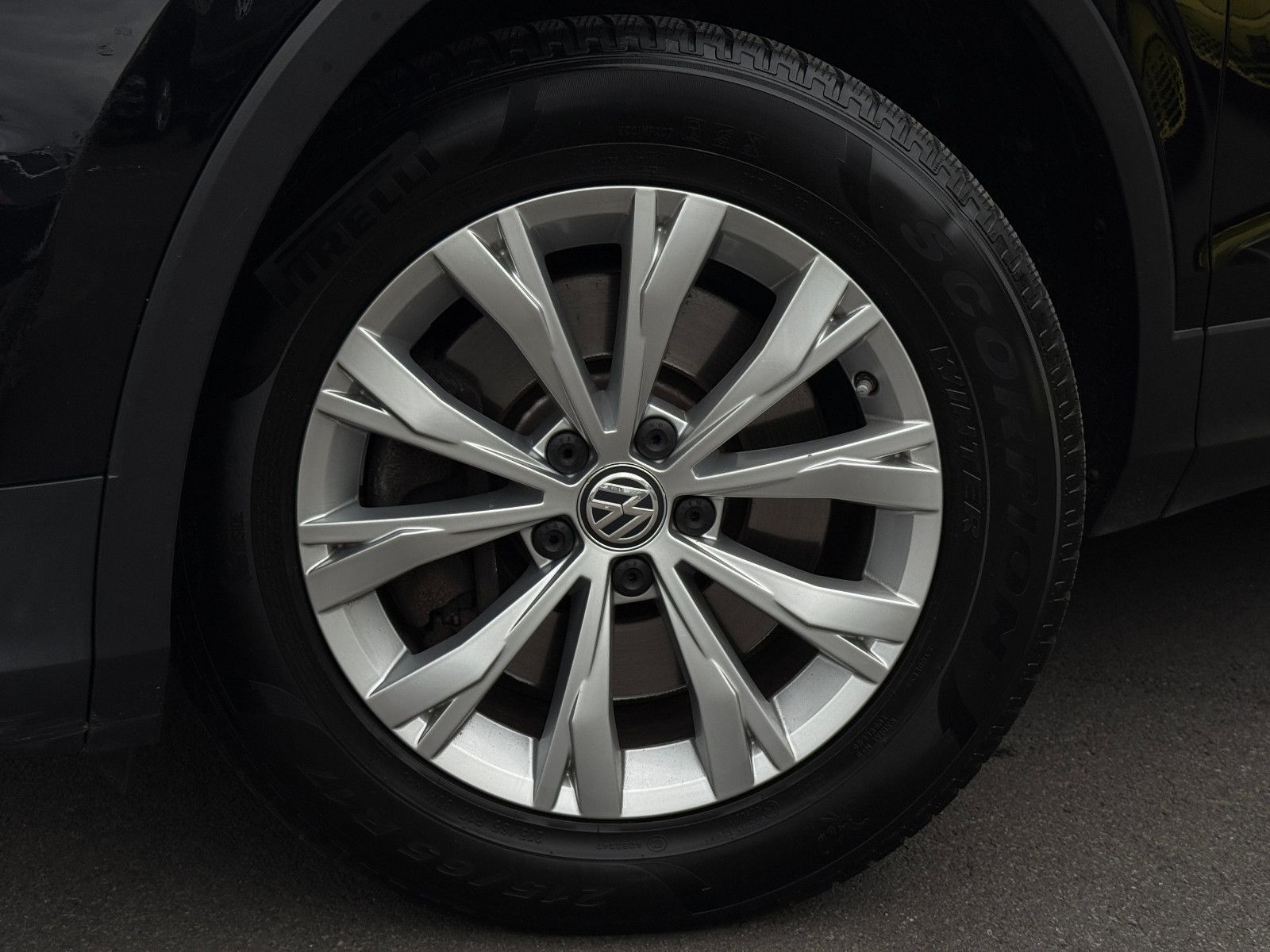 Fahrzeugabbildung Volkswagen Tiguan Highline 4Motion ACC AHK Nav SHZ Pano LED