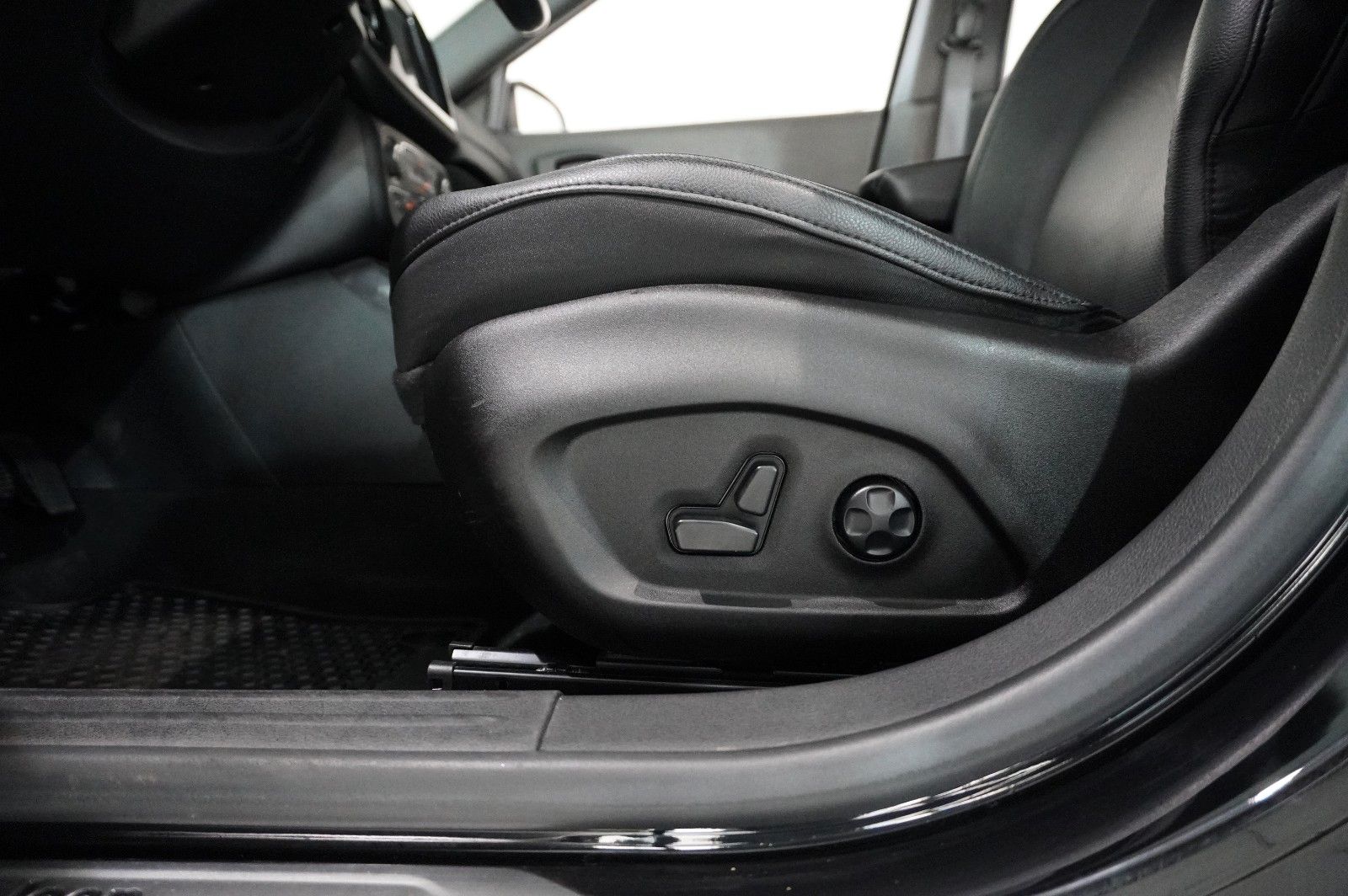 Fahrzeugabbildung Jeep Compass S 1.3T-GDI PHEV AWD SPORT NAVI/SH/KAMERA