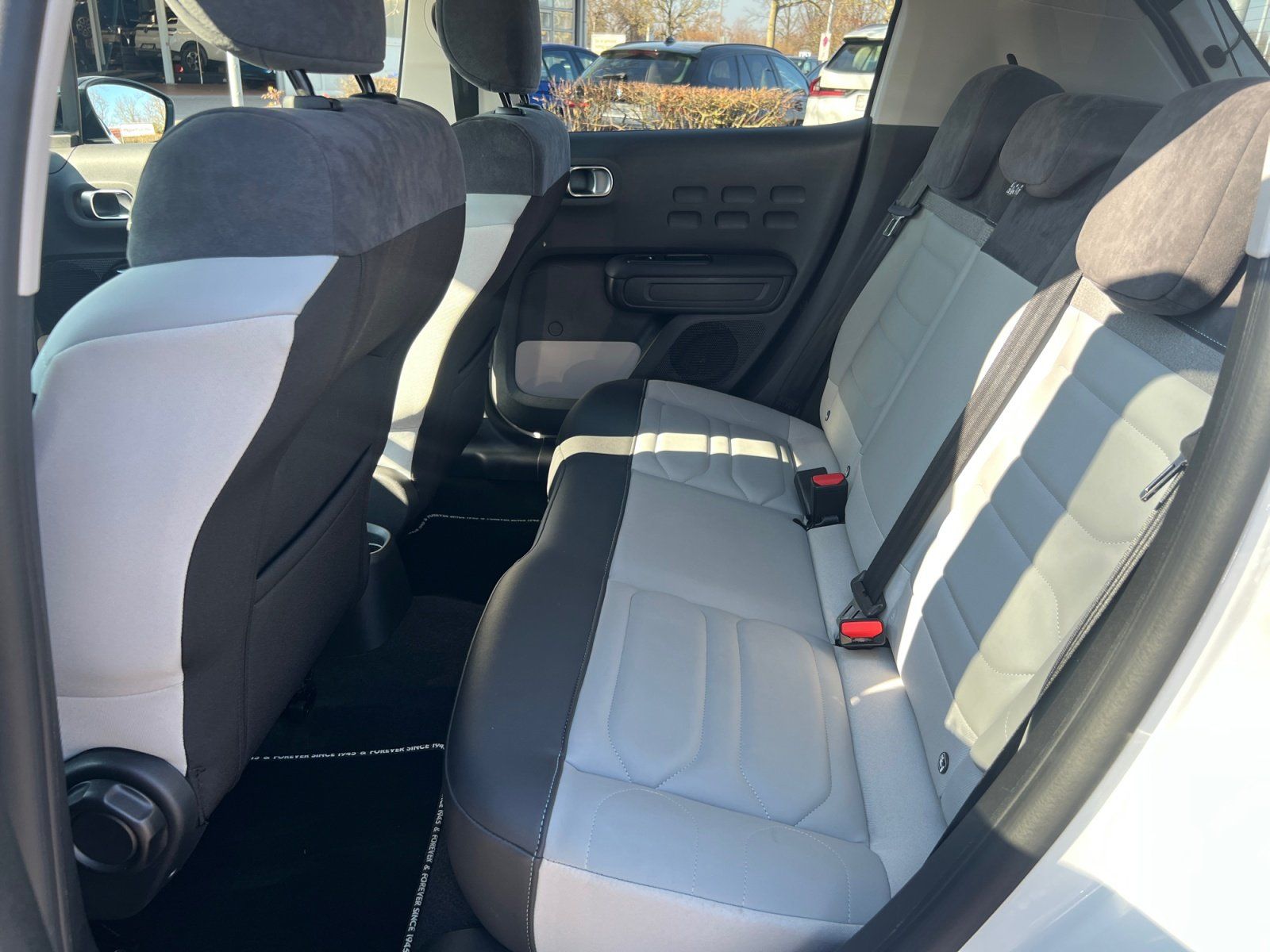Fahrzeugabbildung Citroën C3 PureTech 110 EAT6 Elle Automatik Sitzheizung
