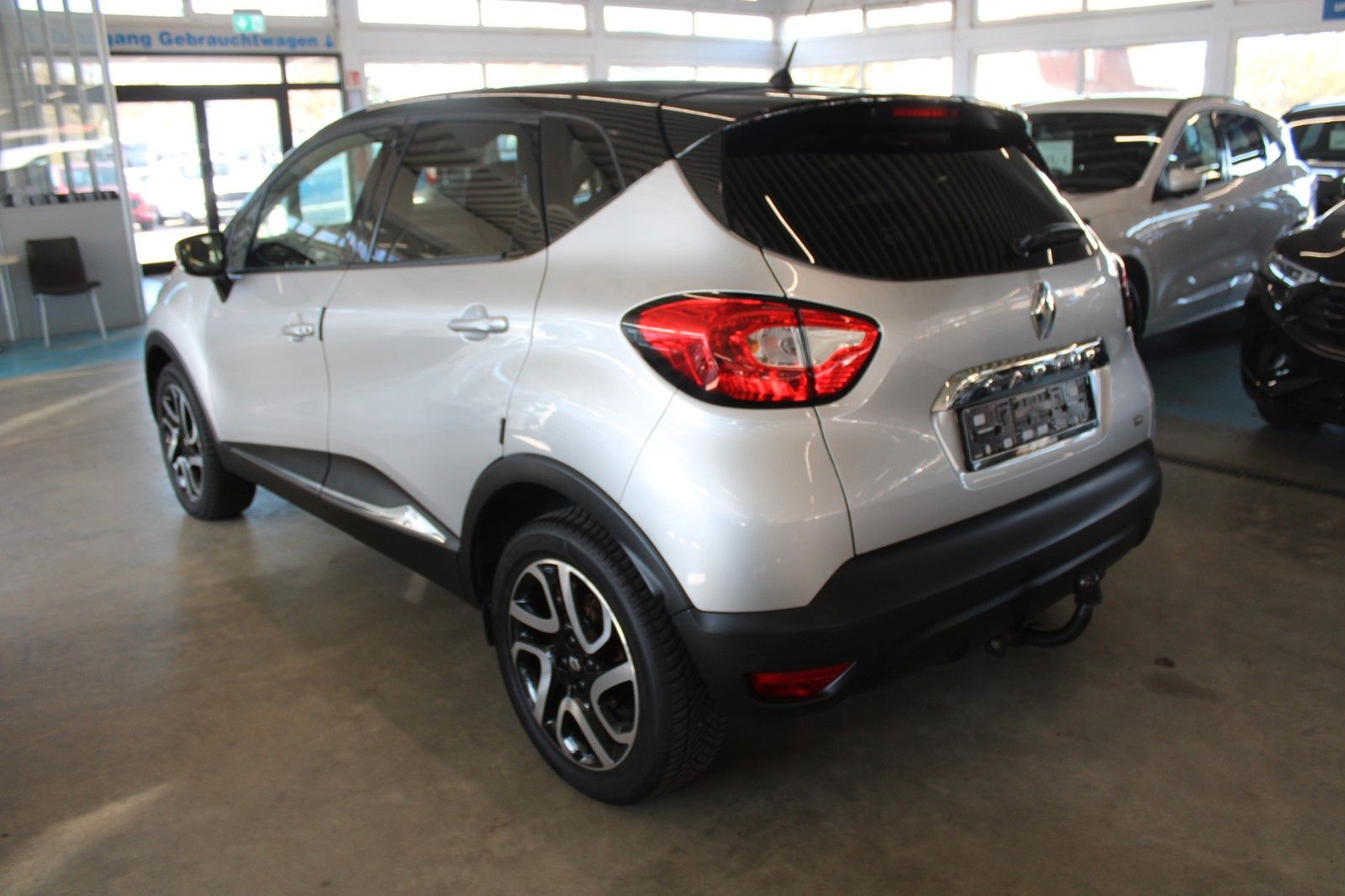 Fahrzeugabbildung Renault Captur Luxe 120 AUTOMATIK AHK NAVI CAM Klimaauto