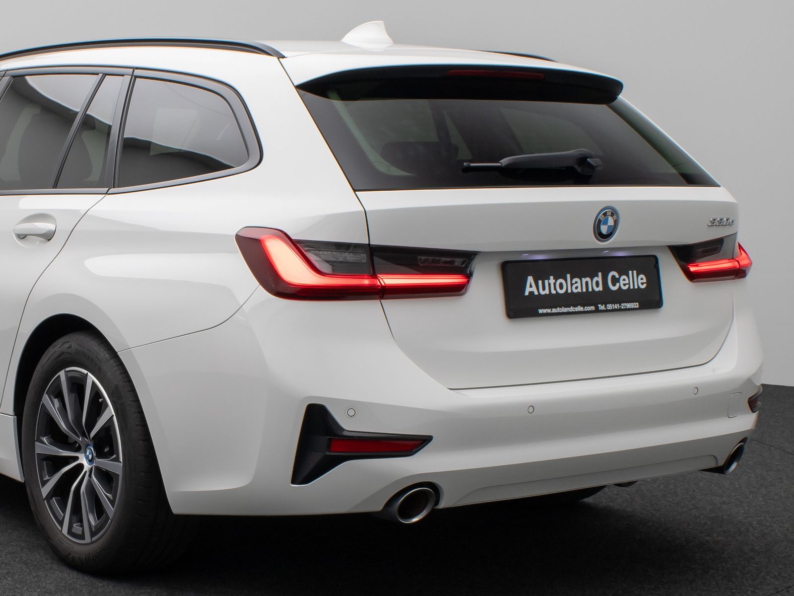 Fahrzeugabbildung BMW 330e DAB CockPitPr Lenkrhz PDC Stop&Go Alarm AHK