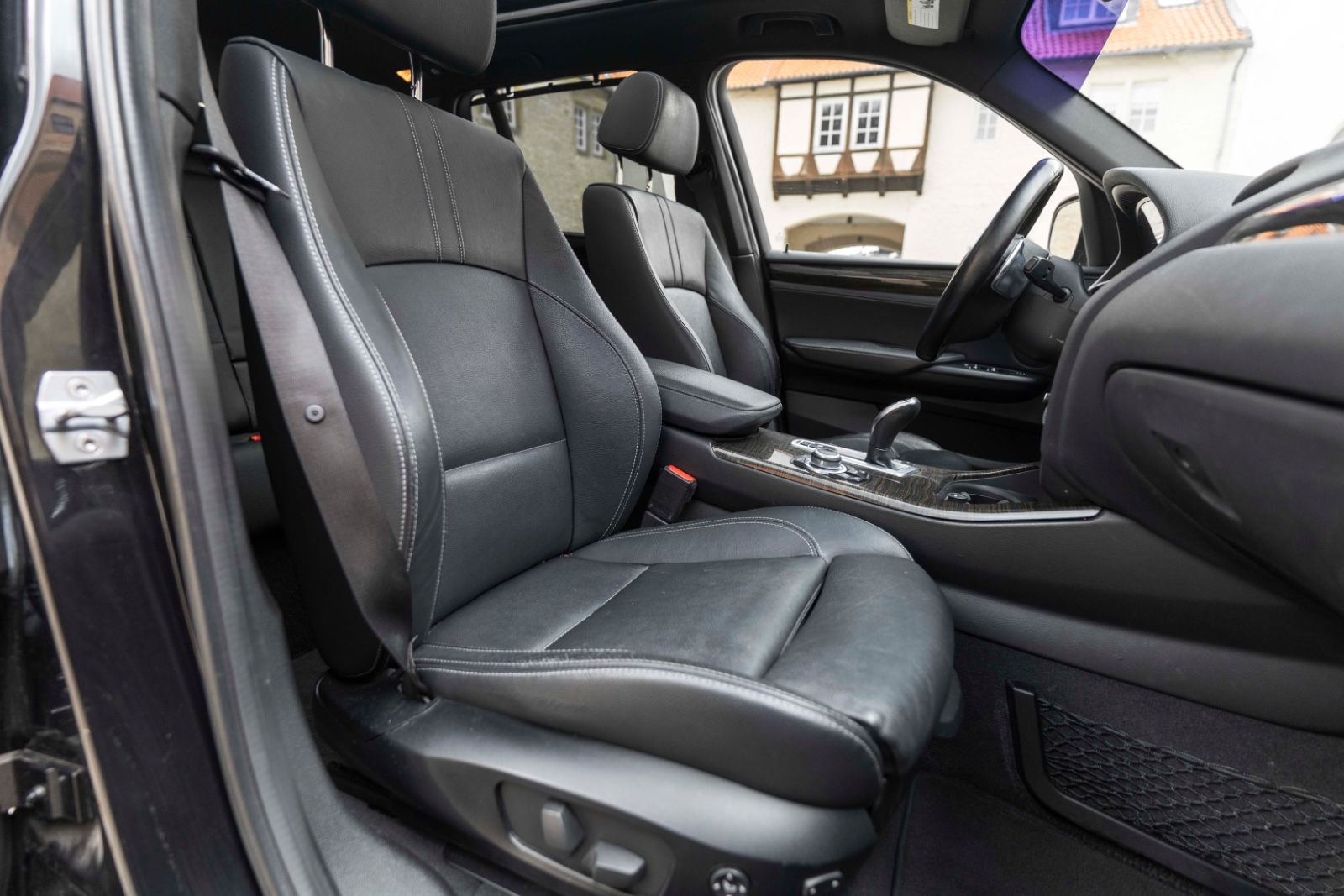 Fahrzeugabbildung BMW X3 xDrive35i M Sport HIFI KAM NAV SZH PANO M+S