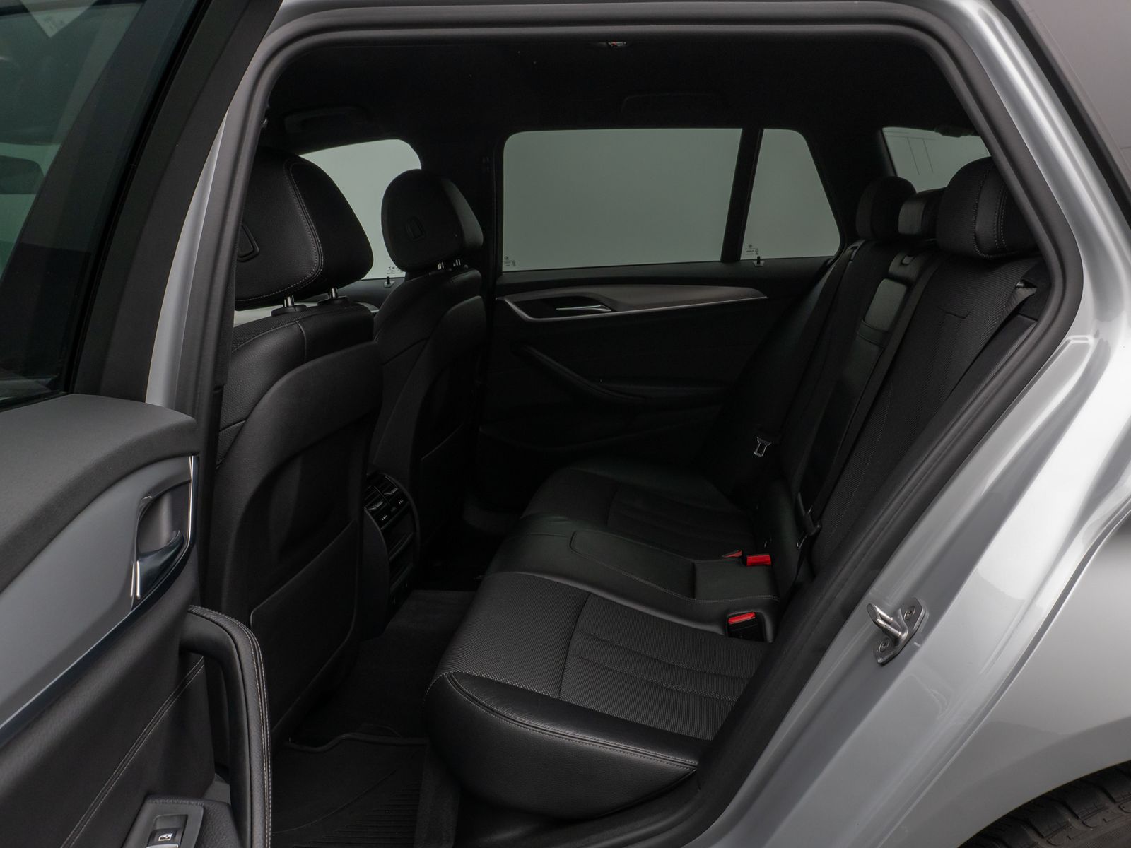 Fahrzeugabbildung BMW 520d  Sport Line HUD HiFi PDC Alarm DisplayKey