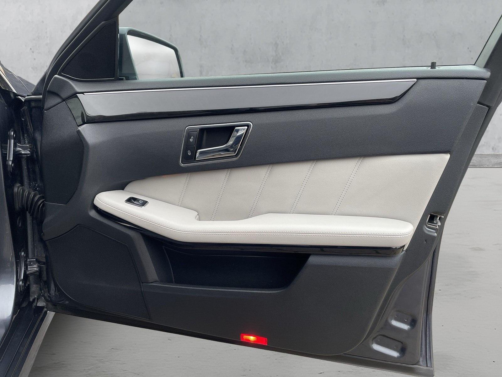 Mercedes-Benz E300 2010 — photo 15