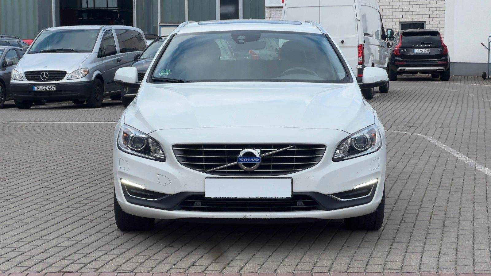 Fahrzeugabbildung Volvo V60 Kombi Summum AWD*Mietkauf*GSD*TEMP*RFK*