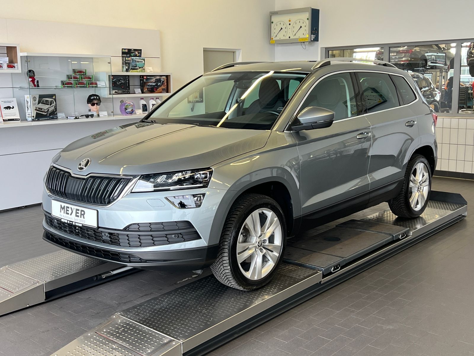 Fahrzeugabbildung SKODA Karoq Style 1.5 TSI DSG *AHK, LED, SmartLink, Ka