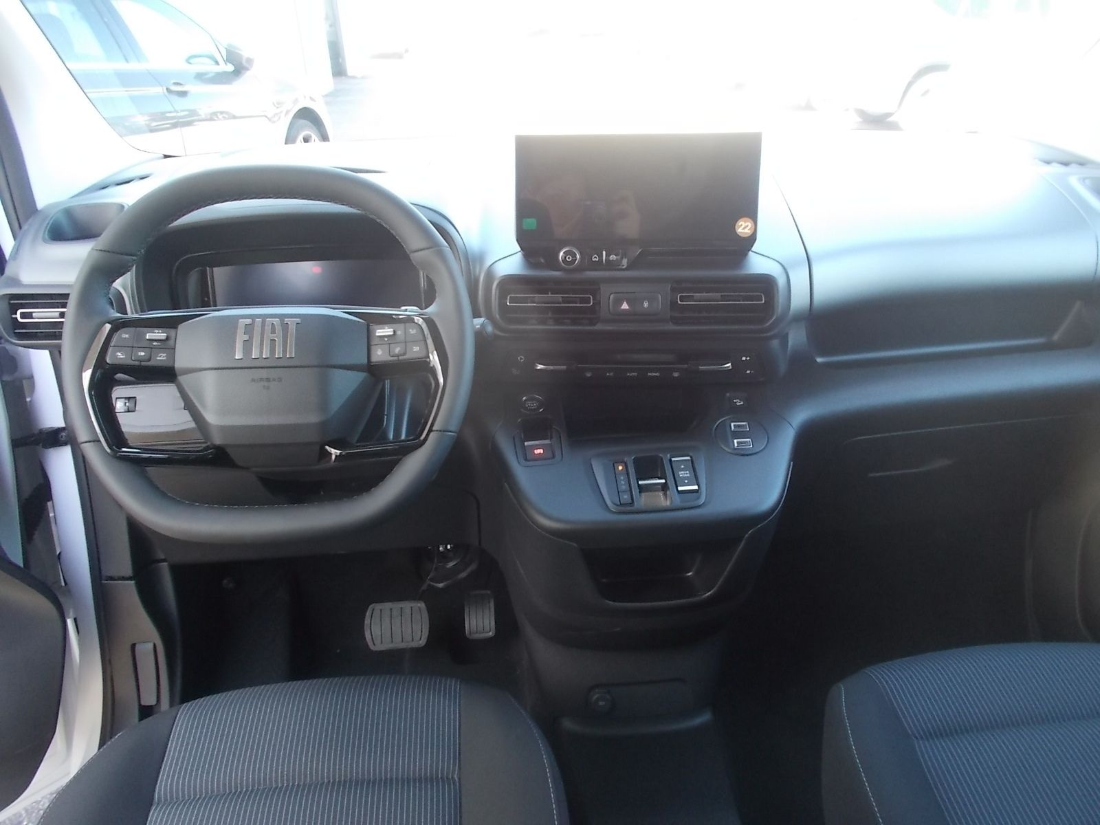 Fahrzeugabbildung Fiat Doblo Kombi 1.5 HDi 130 PS 7 Sitzer + Automatik