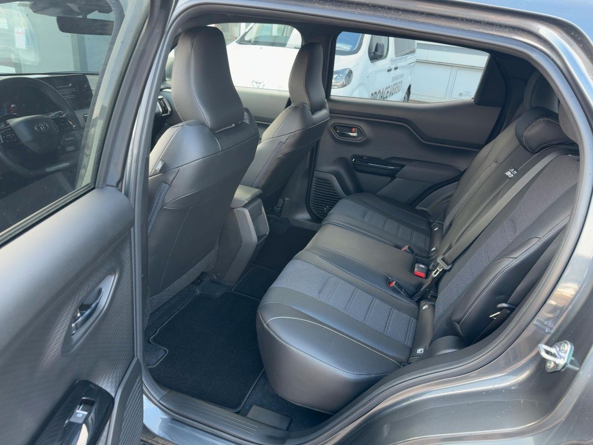 Fahrzeugabbildung Toyota Urban Cruiser 61kWh Lounge *0,00% Fin bis 30.06*