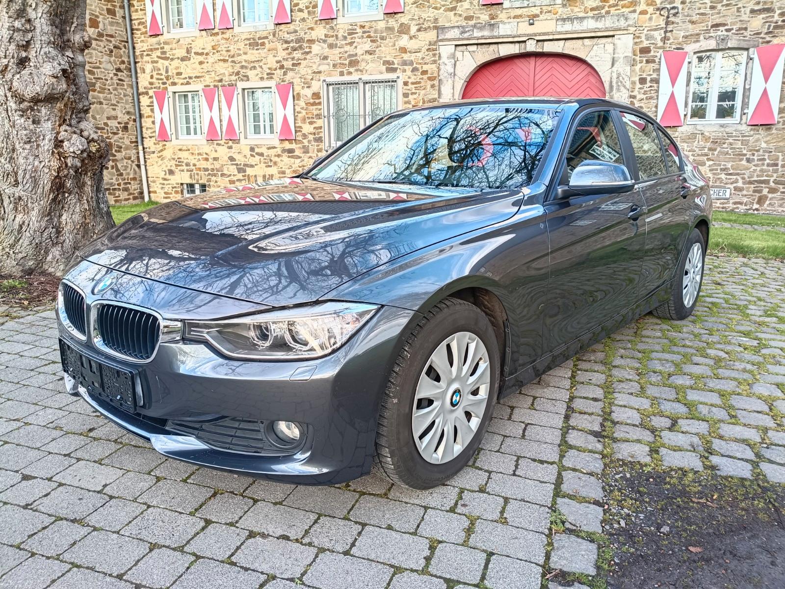 BMW 316i Aut., Xenon,SH,PDC,Tempo,1.Hand