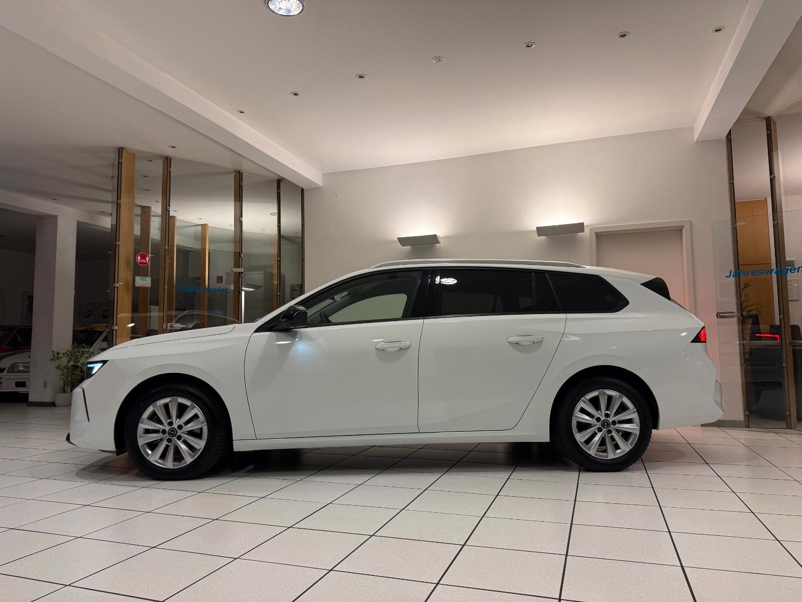 Opel 100% DER ZUVERLÄSSIGE.ASTRA DIESEL FAMILIENKOMBI