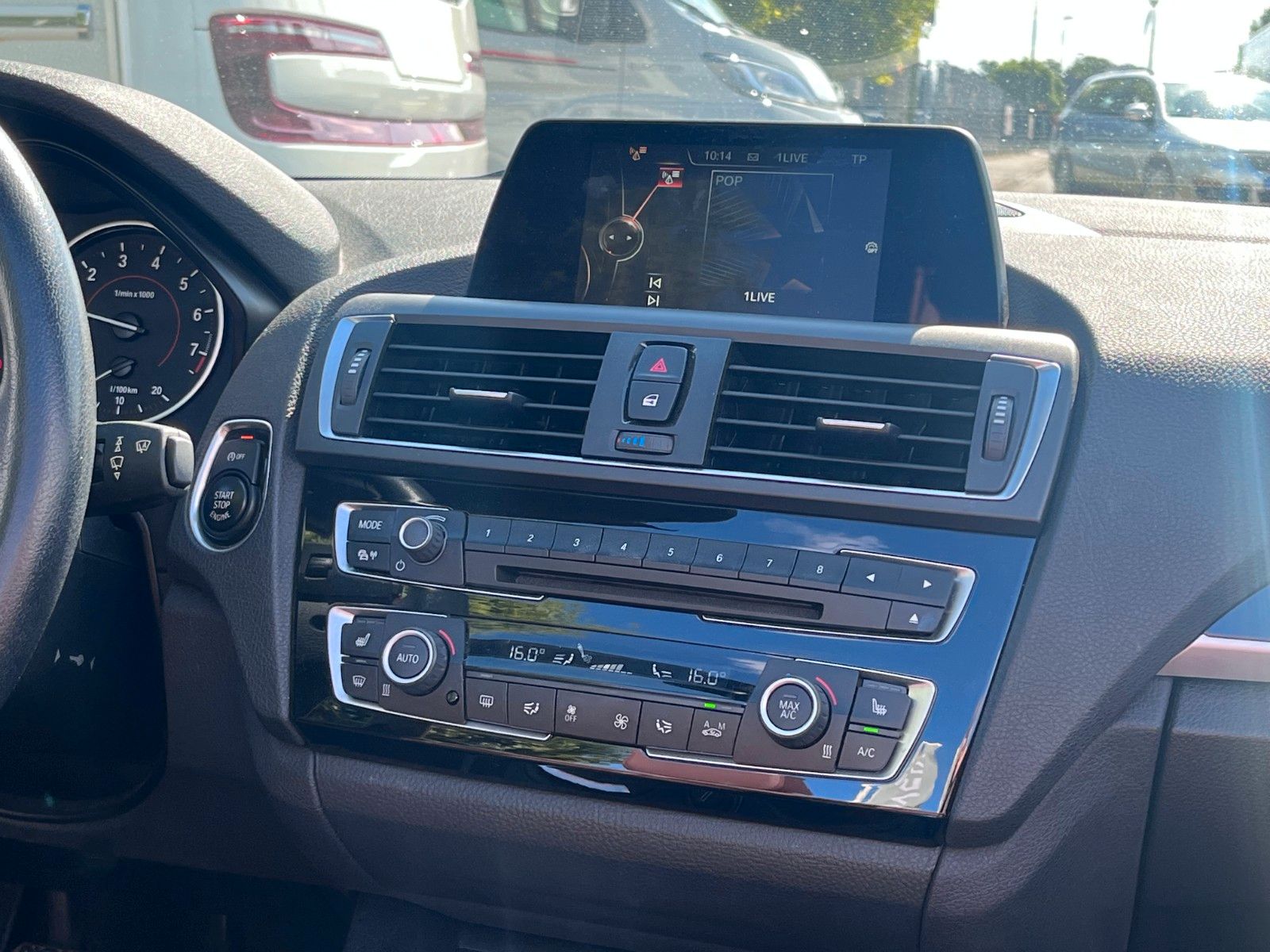 Fahrzeugabbildung BMW 220i Cabrio Sportline