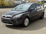 Ford Focus Turnier 1.6 TDCI Titanium*KEYLESS*KLIMAAU* - Ford Focus aus 2010: Titanium