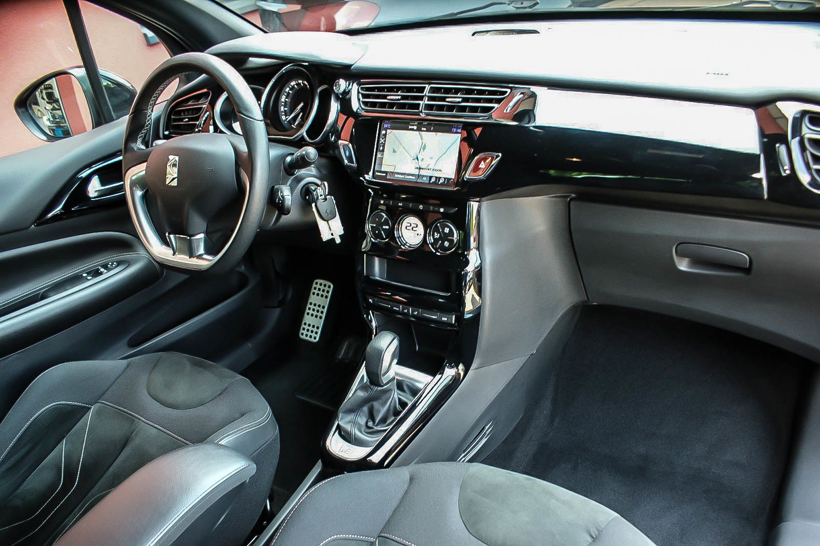 Fahrzeugabbildung Andere DS 3 SportChic Automatik LED VISION STYLE-PAKET