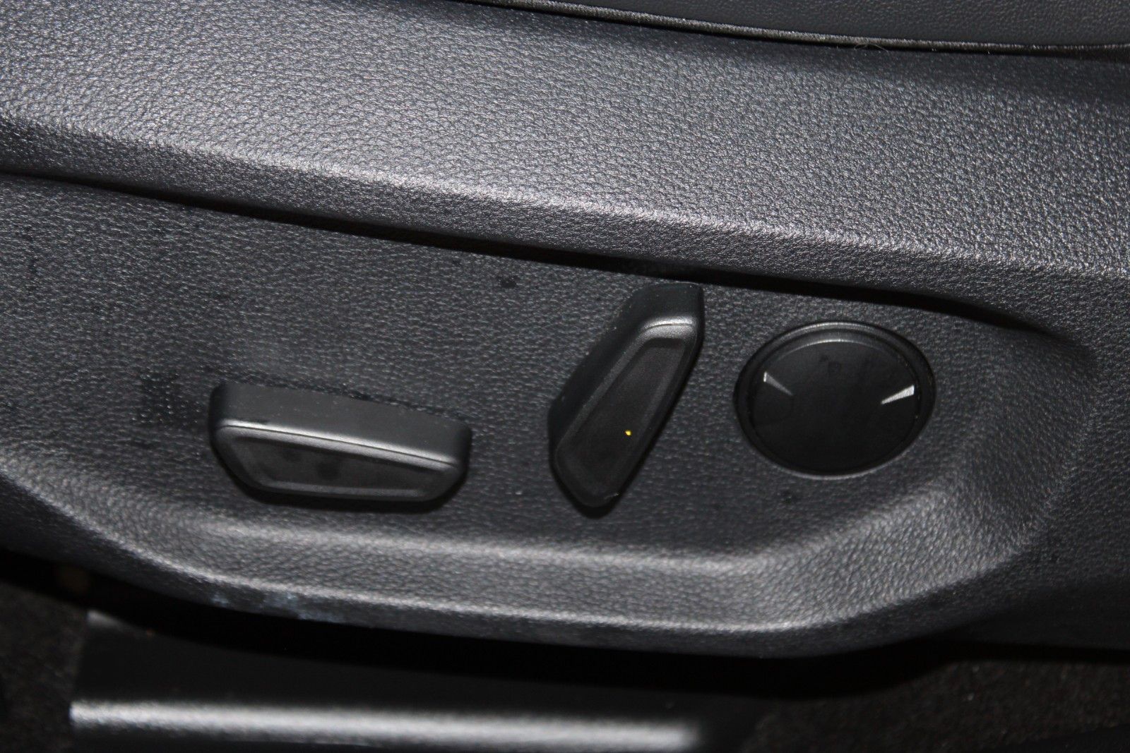 Fahrzeugabbildung Ford Ranger Wildtrak Automatik AHK Leder ACC CAM B&O