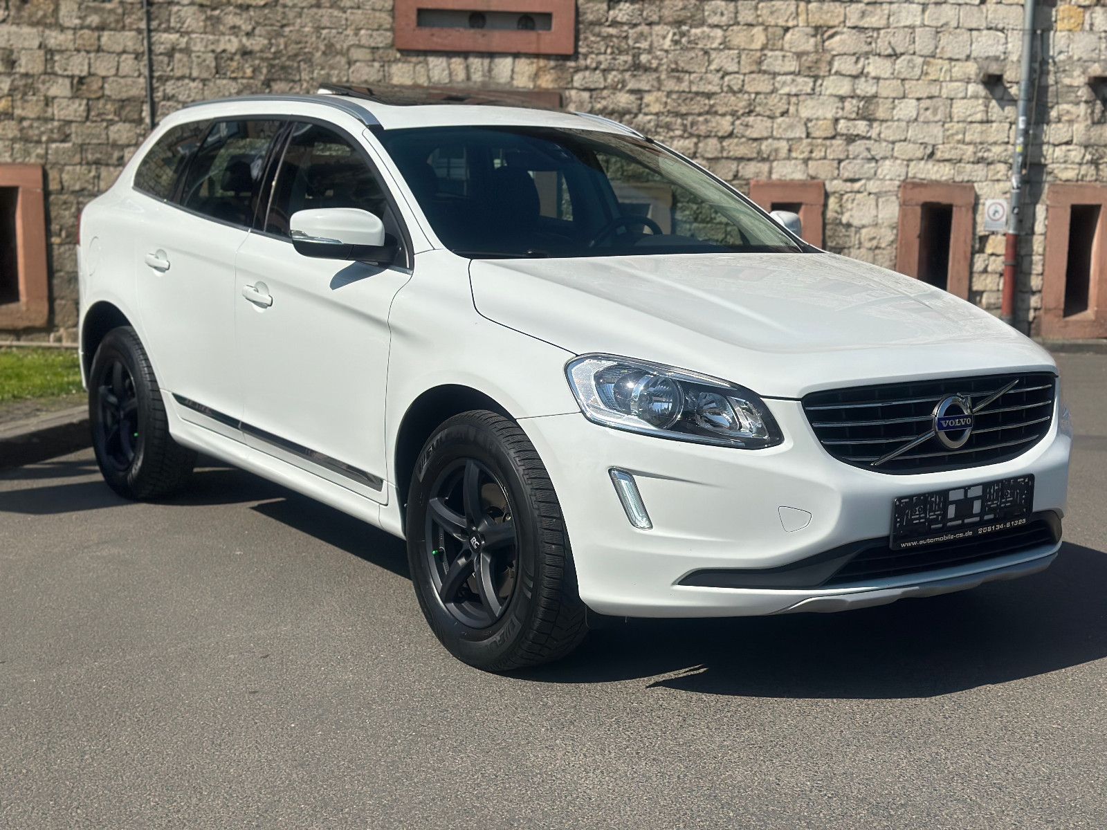 Fahrzeugabbildung Volvo XC60 SUMMUM D4*MODELL 2017+PANORAMA*
