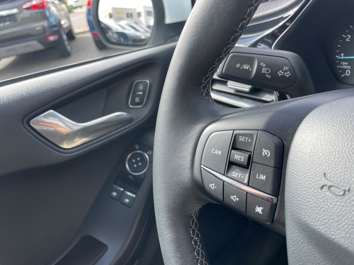 Fahrzeugabbildung Ford Fiesta Spurhalteass PDC SHZ Tempomat Bluetooth