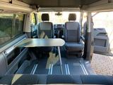 Volkswagen T5 California Beach, 140Ps, unfallfrei, AHK - graue Volkswagen T5 California