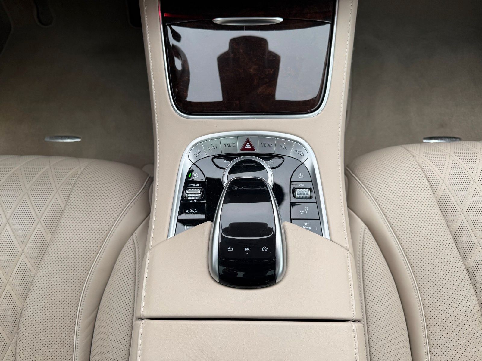 Fahrzeugabbildung Mercedes-Benz S 600 L Chauffeur+Nachtsicht+Pano+HUD+360