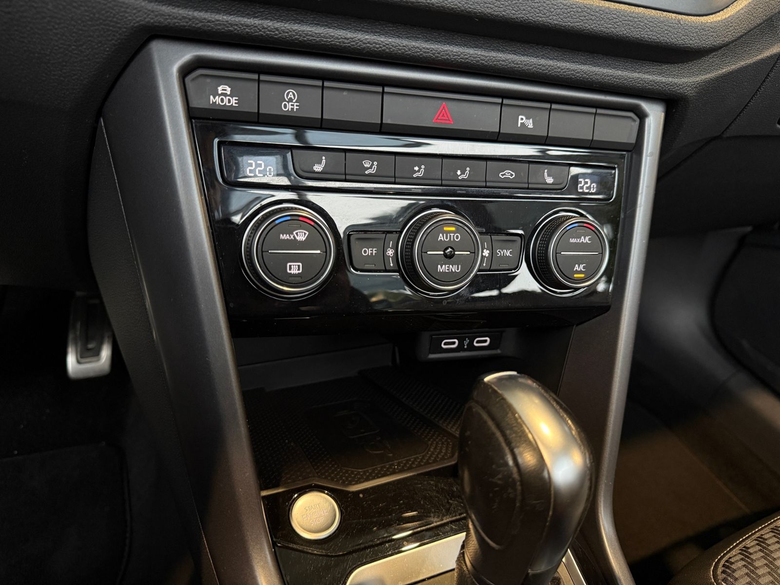 Fahrzeugabbildung Volkswagen T-Roc Cabrio R-Line Black AHK BEATS 8-FACH BEREI