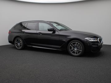 Fahrzeugabbildung BMW 530e M Sport Kamera Laser HUD DAB HiFi Komfort