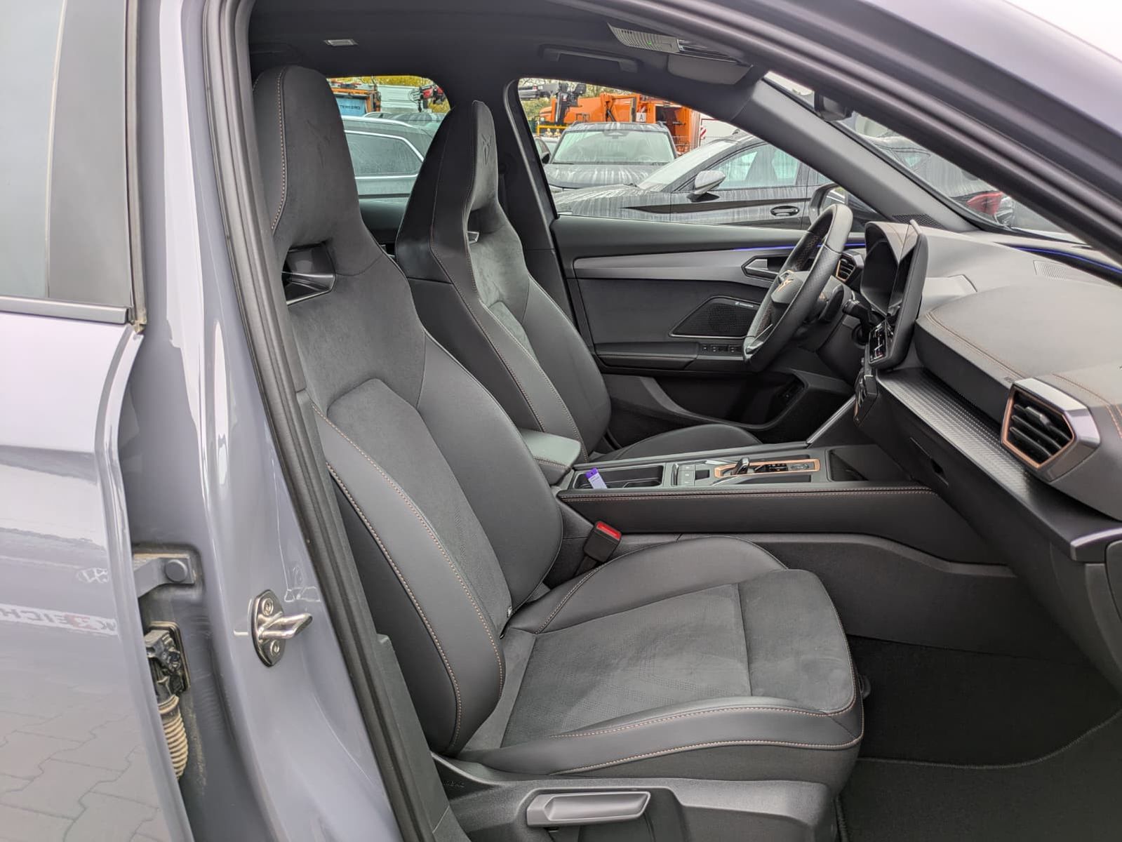 Fahrzeugabbildung CUPRA Formentor 1.5 eTSI PANO*MATRIX*SENNH.*DINAM*360°