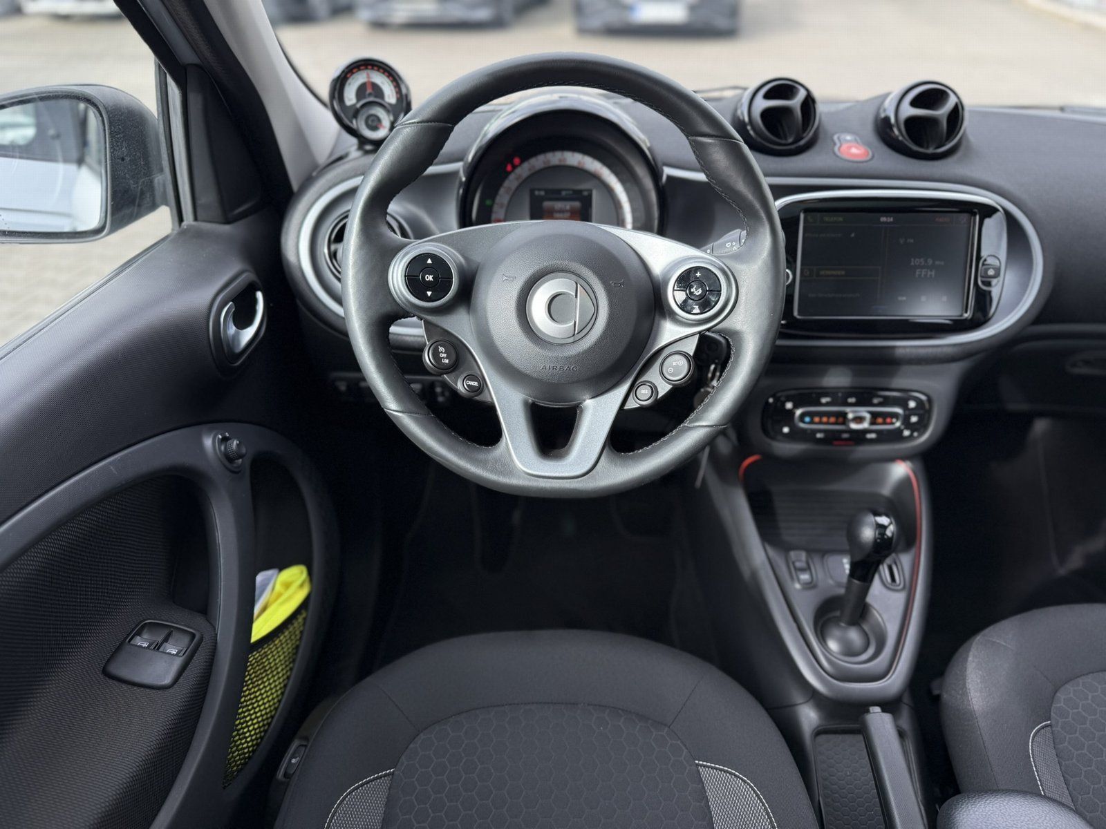 Fahrzeugabbildung Smart EQ passion PANO*AMBIENTE*LED*KAMERA*22kWLader*