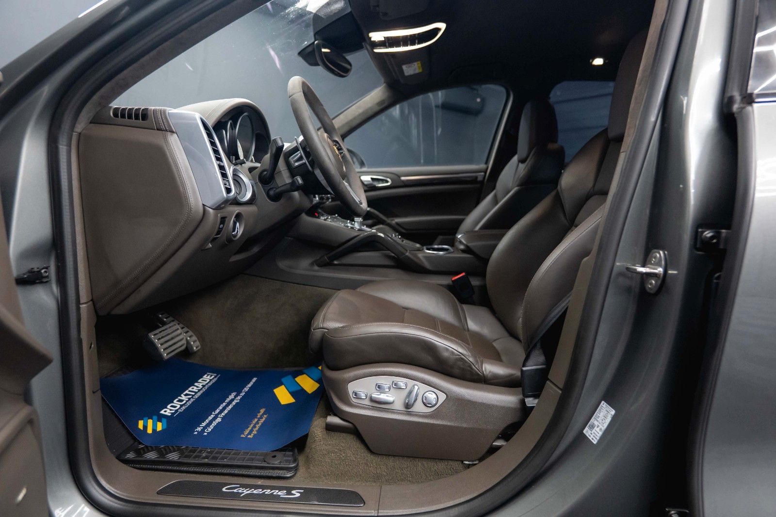 Fahrzeugabbildung Porsche Cayenne S Sport-Design Paket Carbon KERAMIK *LED