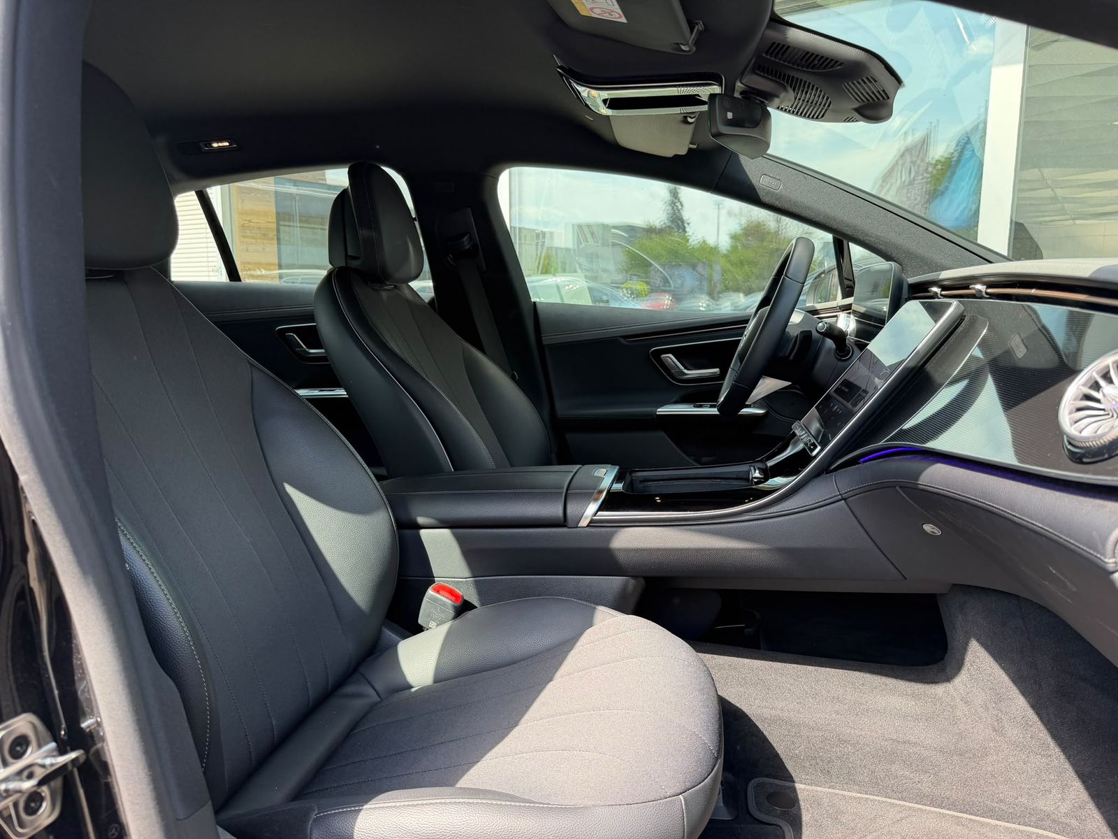 Fahrzeugabbildung Mercedes-Benz EQE 300 Advan WIDES+LEDER+LED+STNDHZ+NAVI+KAM+