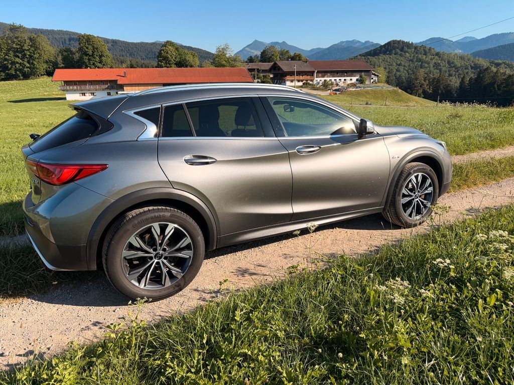 Image of Infiniti QX30