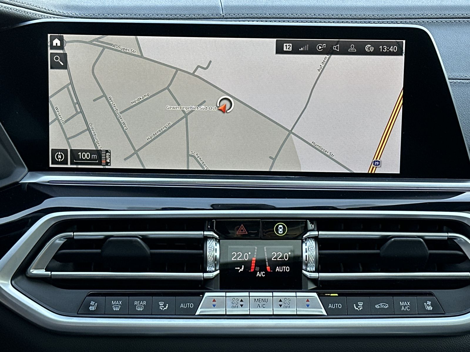 Fahrzeugabbildung BMW X5 M50i NAV+LASER+AHK+HEAD-UP+22ZO+PANO+360GRAD