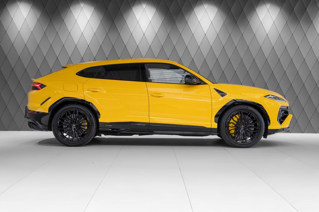 Urus 4.0 V8 SE YELLOW/BLACK YELLOW PANO B&O - Bild 3